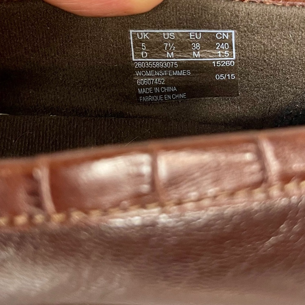 Clarks Everyday Women's Croc-Embossed Brown Leather Flats, 7.5 - Picture 9 of 9